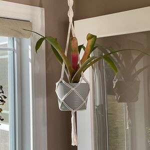 New Handmade Hanging Macrame Plant Holder